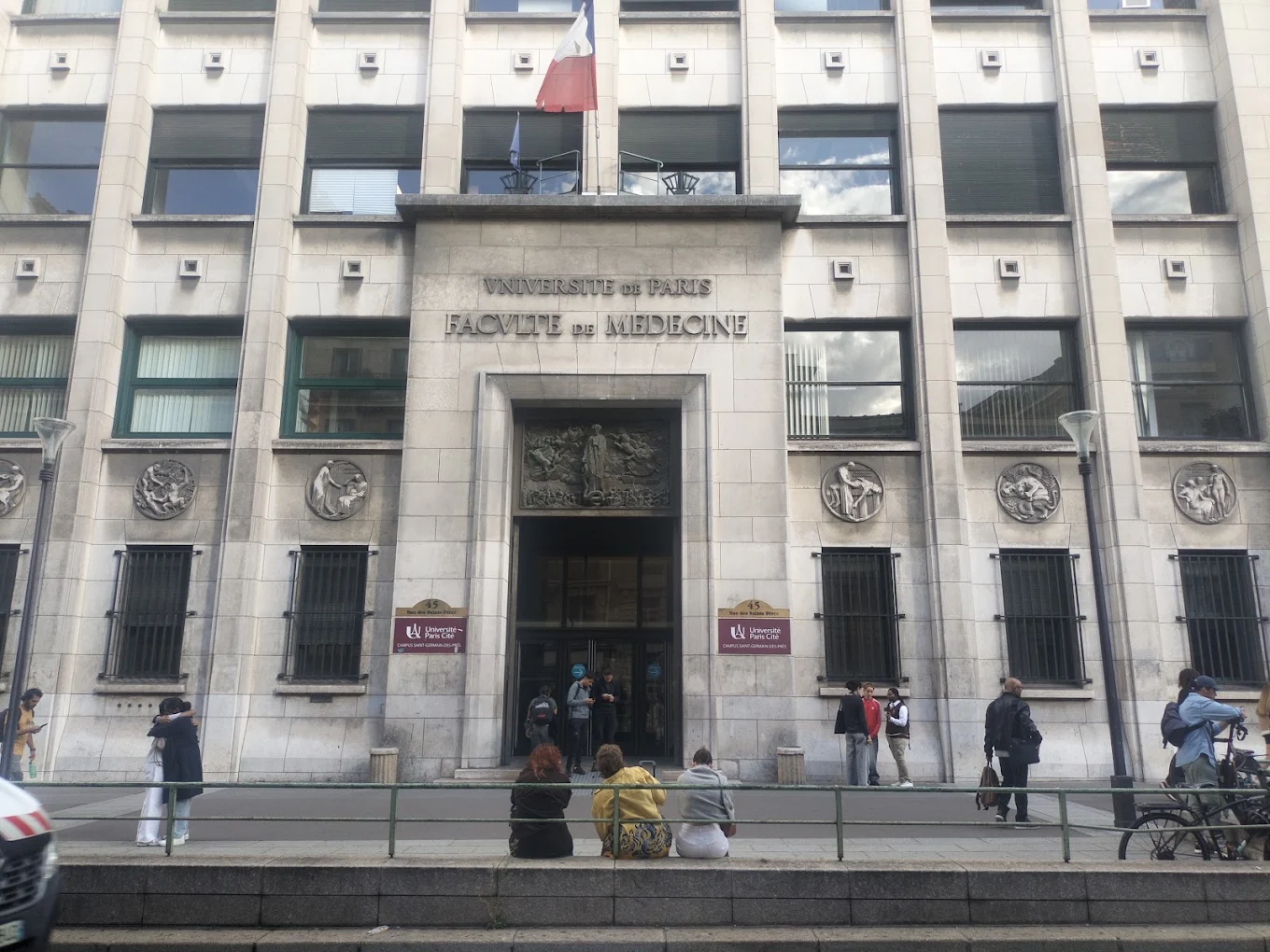 Les médecins de Paris se mobilisent pour apporter une information “vraie” à la jeunesse